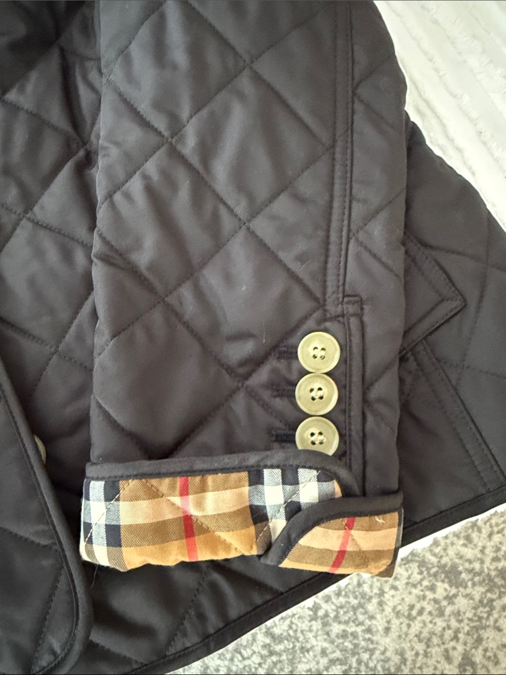 Burberry Black Quilted Jacket with Classic Nova Check Lining - Picture 3 of 3